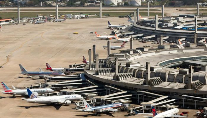 © Daniel Basil/Gov Brasil/Wikipedia Movimento nos aeroportos brasileiros cresce 10% em 2025